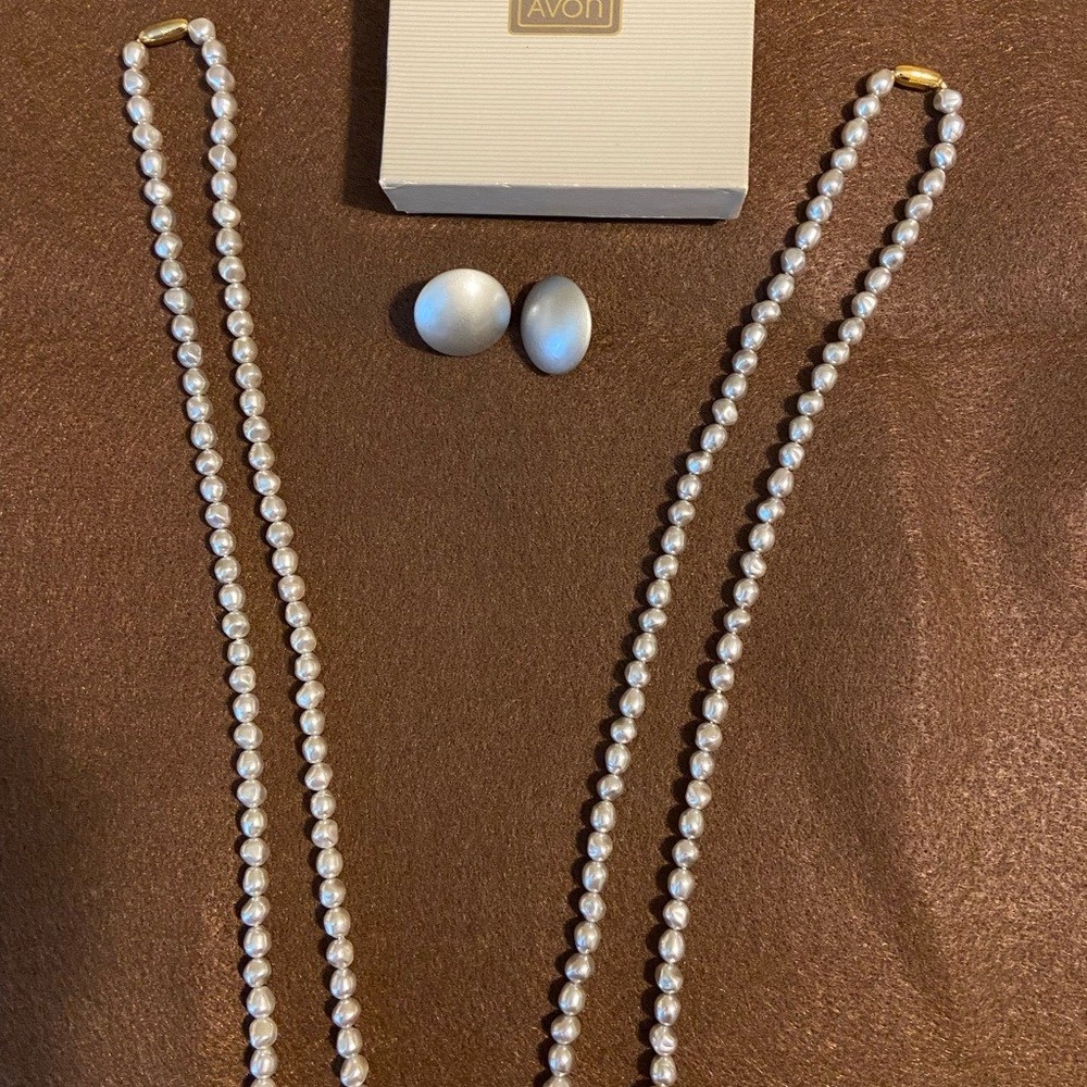 Avon Vintage Classic Grey Baroque necklace (2) and earring set